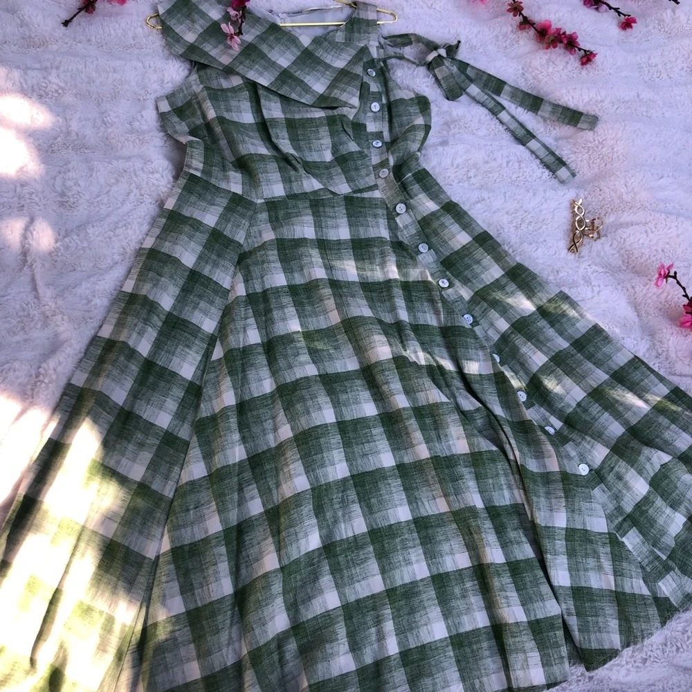 Dress - Picture 6 of 9